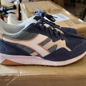 Diadora women’s sneaker